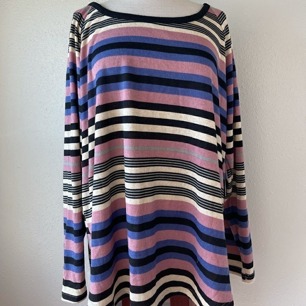 NWT Absolute Famous Women’s Tee Size 2X